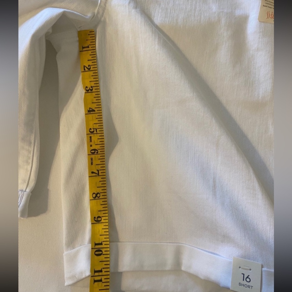 St. John’s Bay Bermuda Shorts 
Size 16 - Picture 4 of 11